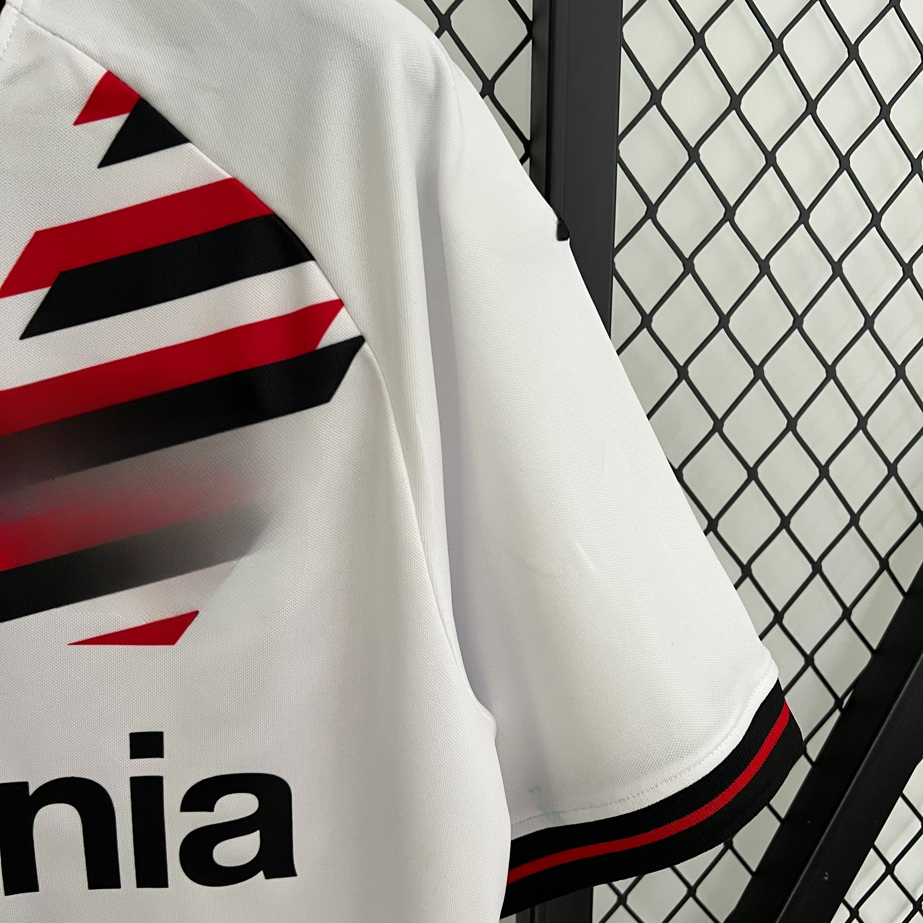 Camisola Bayer Leverkusen 23-24, Alternativa