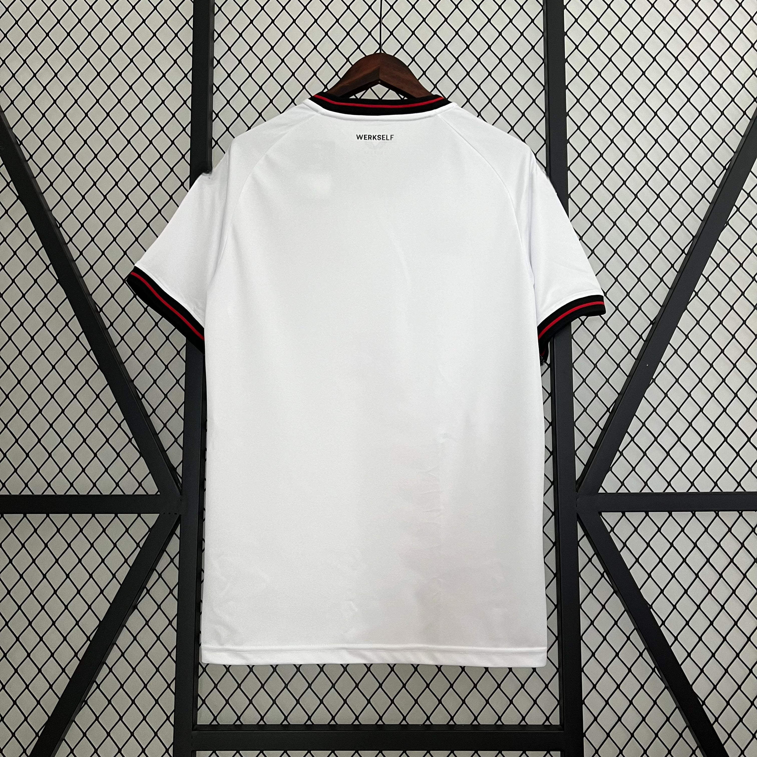 Camisola Bayer Leverkusen 23-24, Alternativa