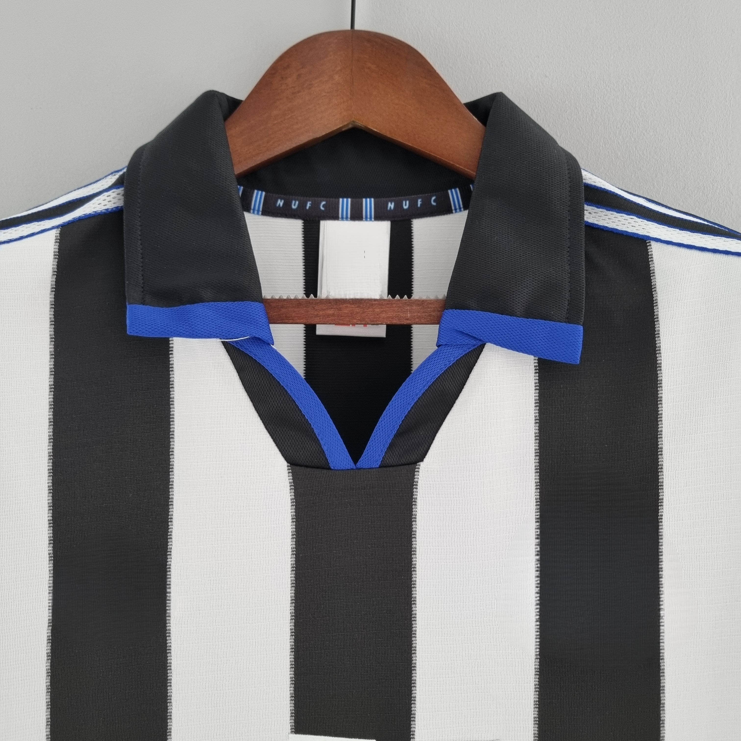 Camisola Newcastle 00-01, Principal (Retro)