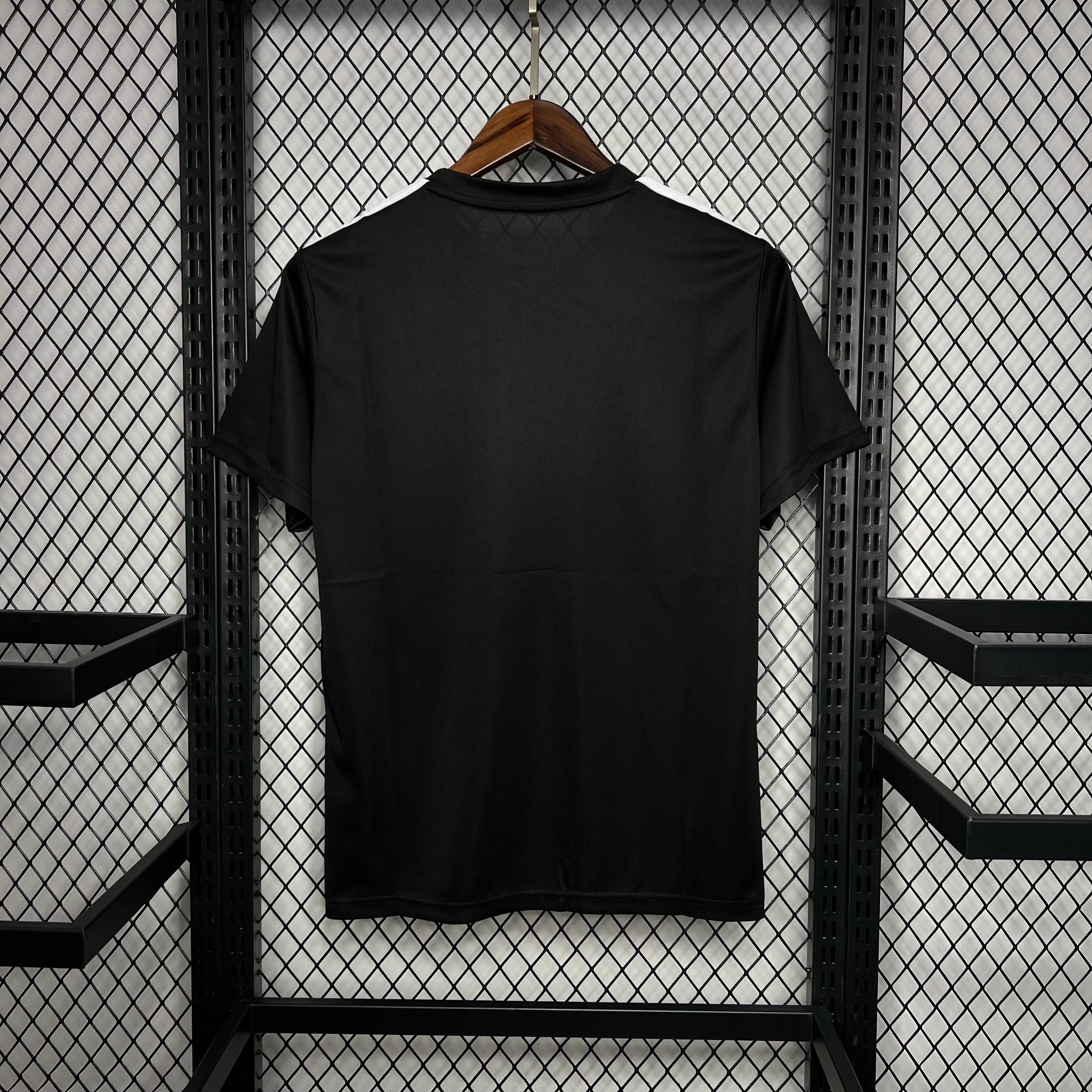 Camisola Bayer Leverkusen 23-24, Principal