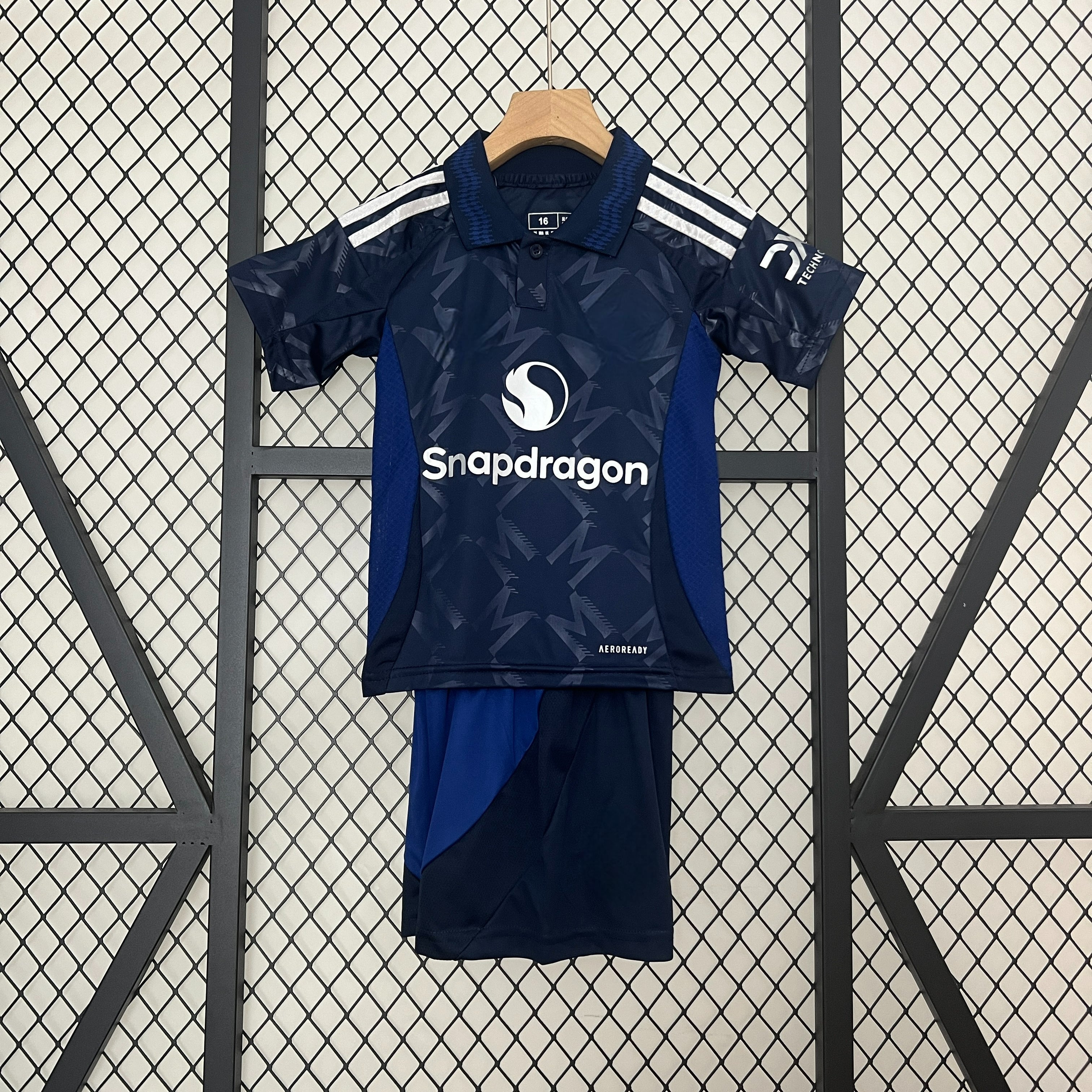 Manchester United 24-25 Away Children’s Kit Personalizado