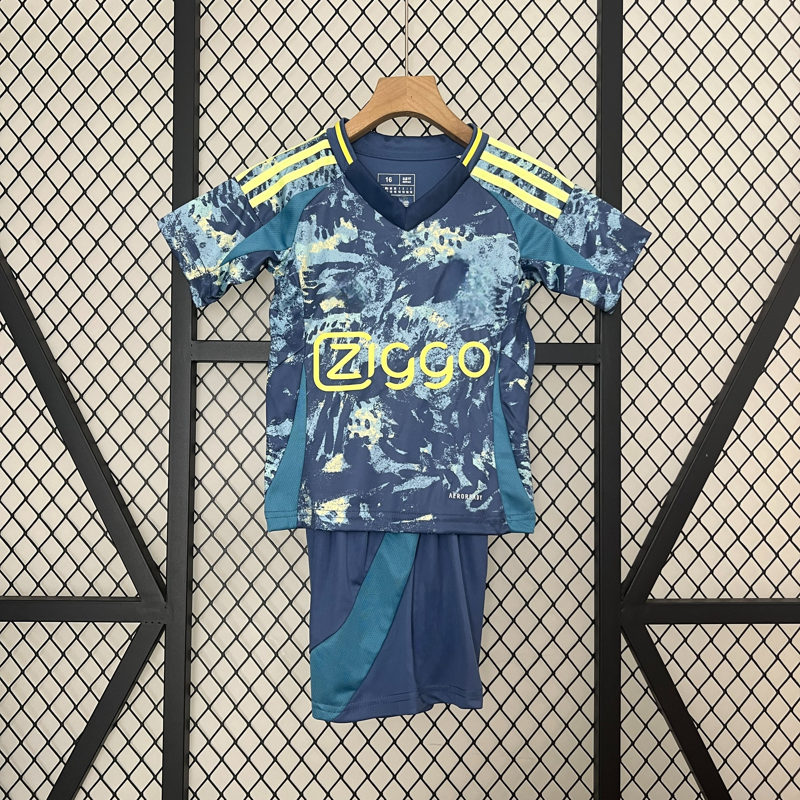 Ajax 24-25 Away Children’s Kit Parche Especial