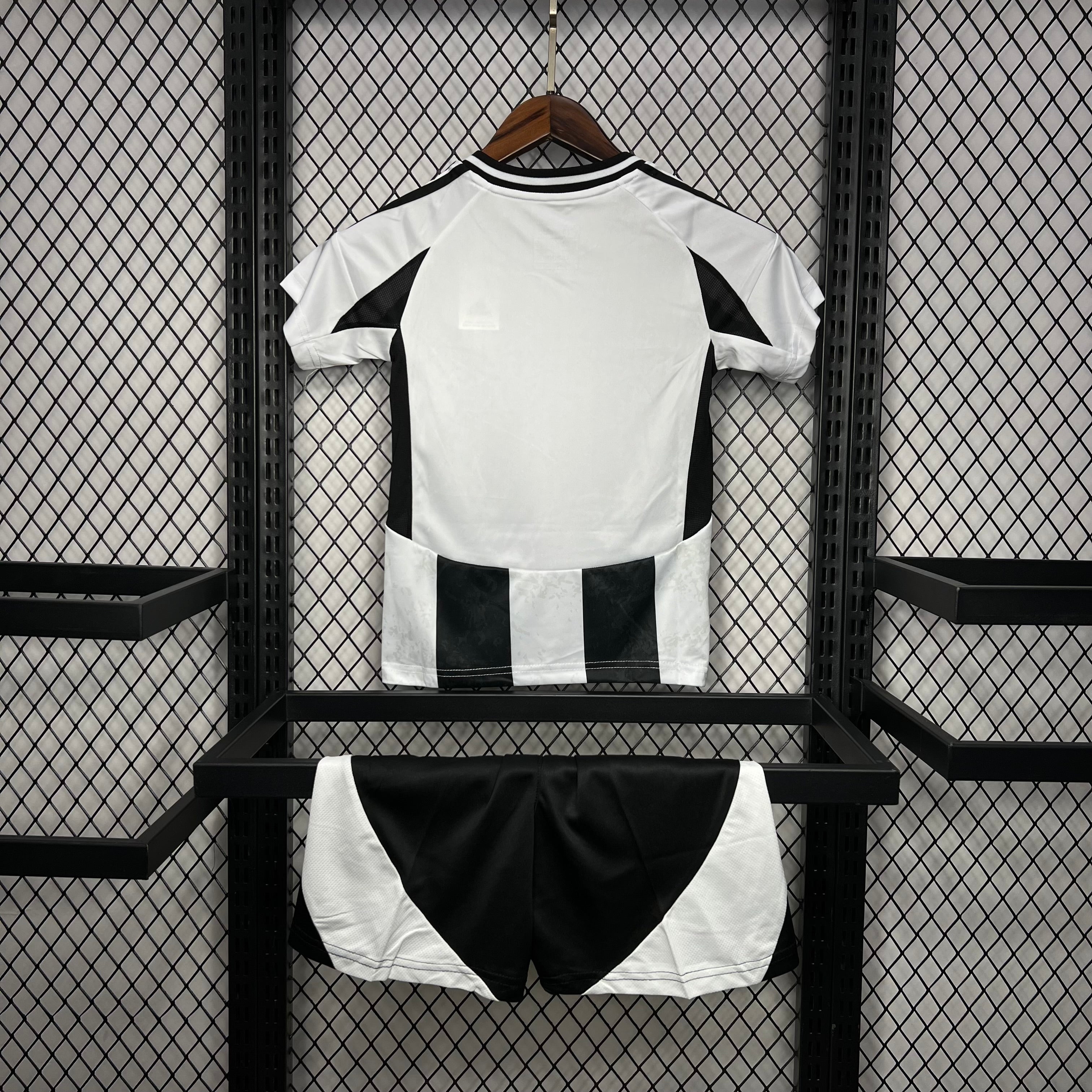 Juventus 24-25 Home Children’s Kit Personalizado