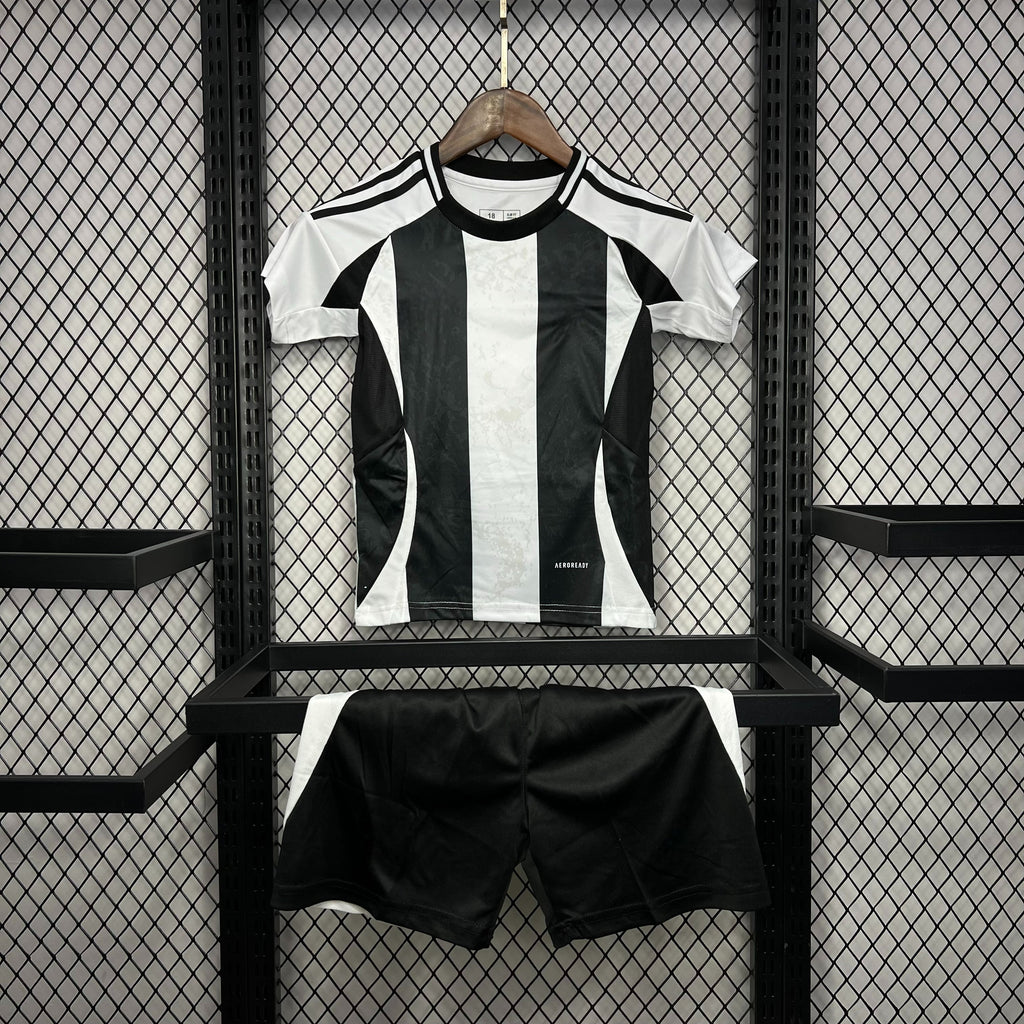 Juventus 24-25 Home Children’s Kit Personalizado