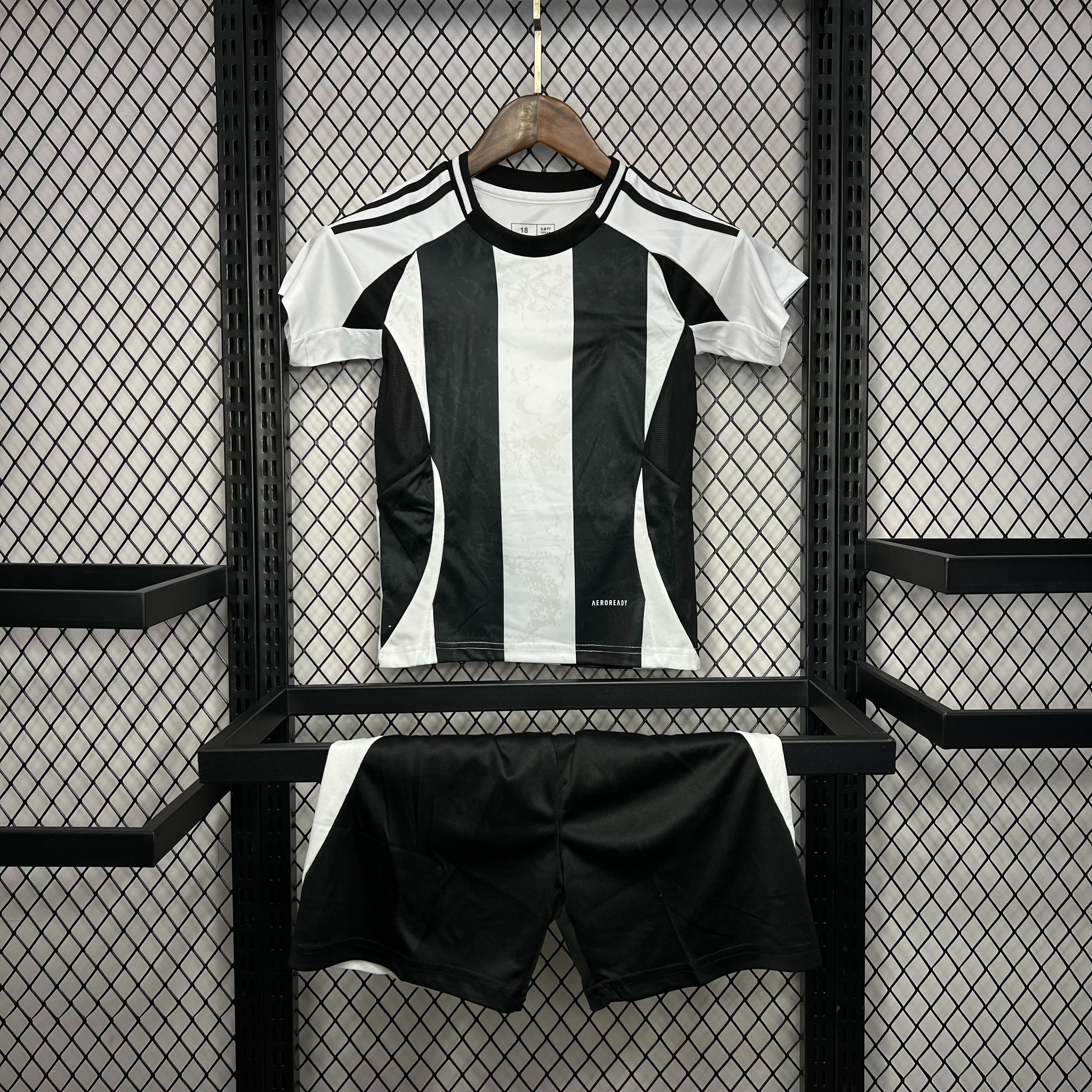Juventus 24-25 Home Children’s Kit Personalizado