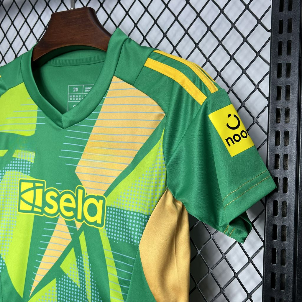 Newcastle 24-25 Goalkeeper Green Children’s Kit Personalizado