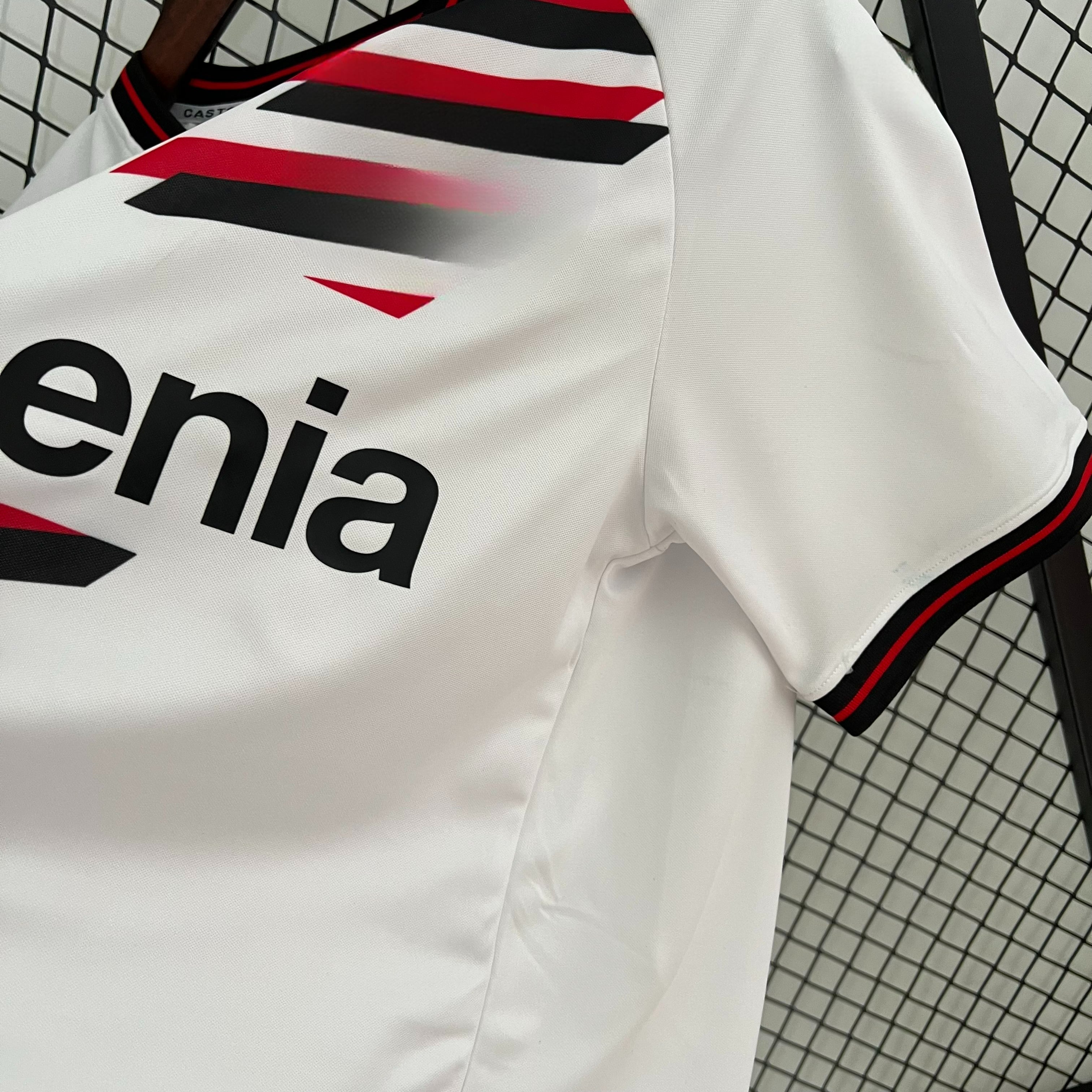 Camisola Bayer Leverkusen 23-24, Alternativa