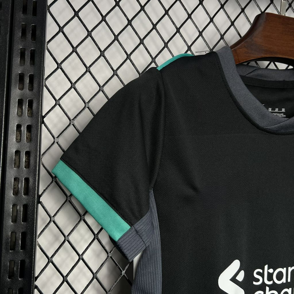 Liverpool 24-25 Away Children’s Kit Parche Especial