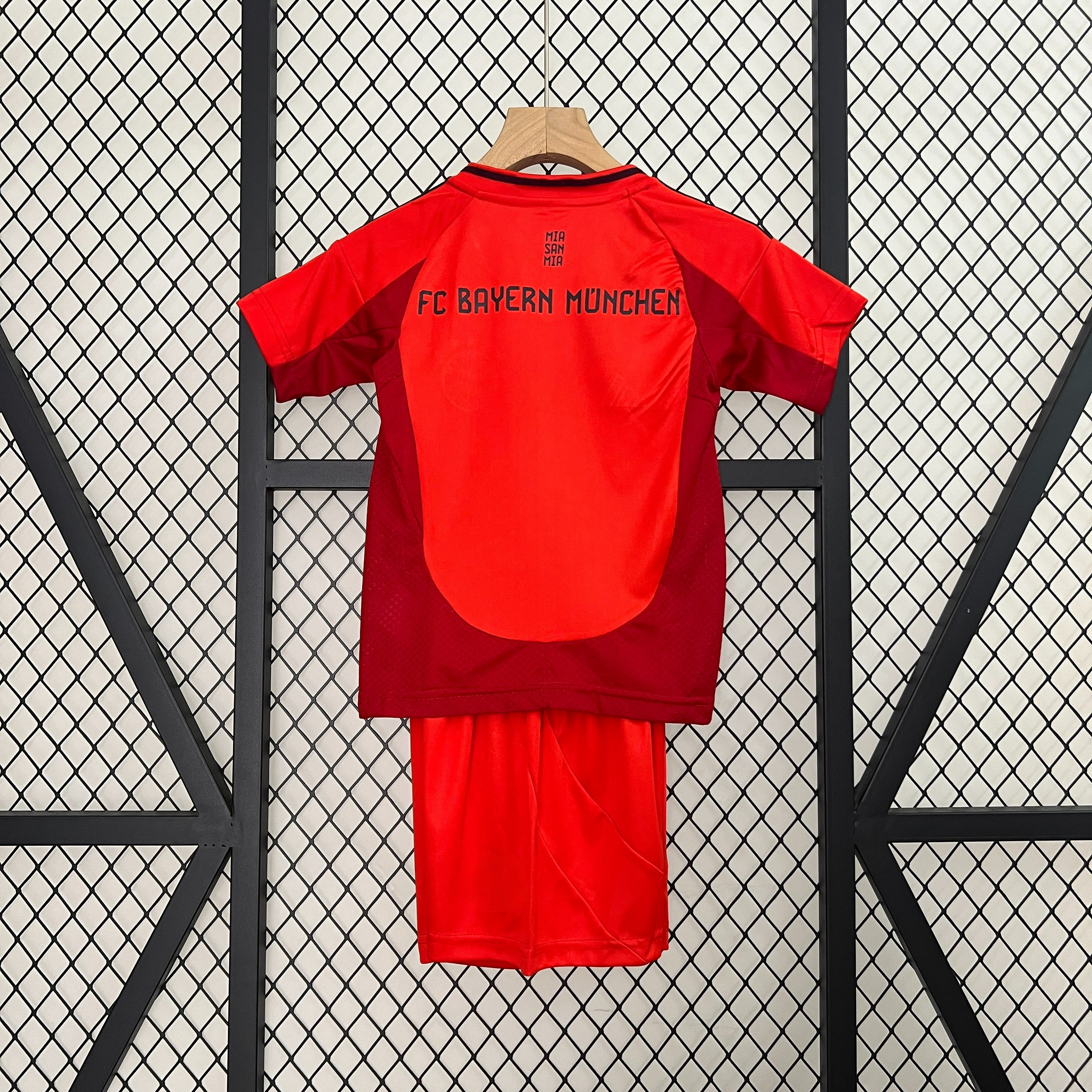 Bayern Munich 24-25 Home Children’s Kit Parche Especial