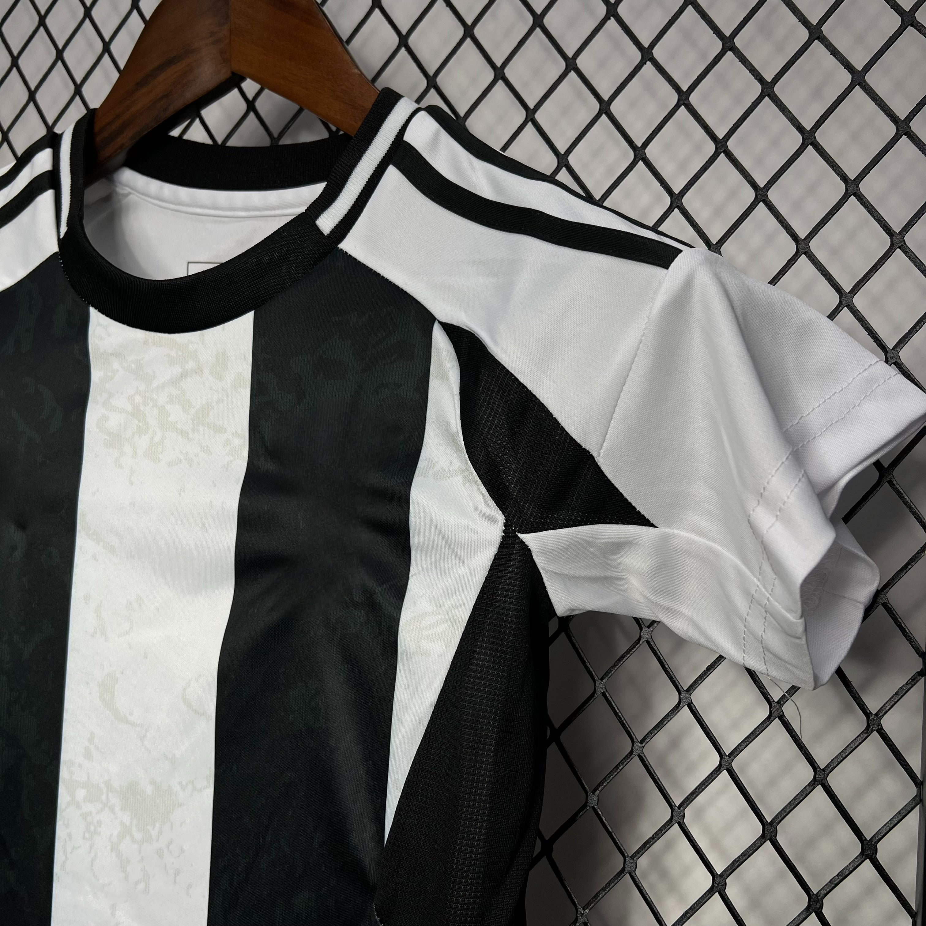 Juventus 24-25 Home Children’s Kit Personalizado