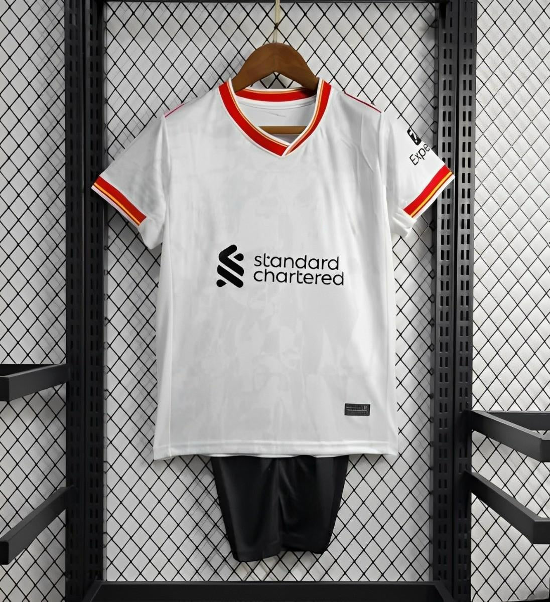 Liverpool 24-25 Third Kit Children’s Parche Especial