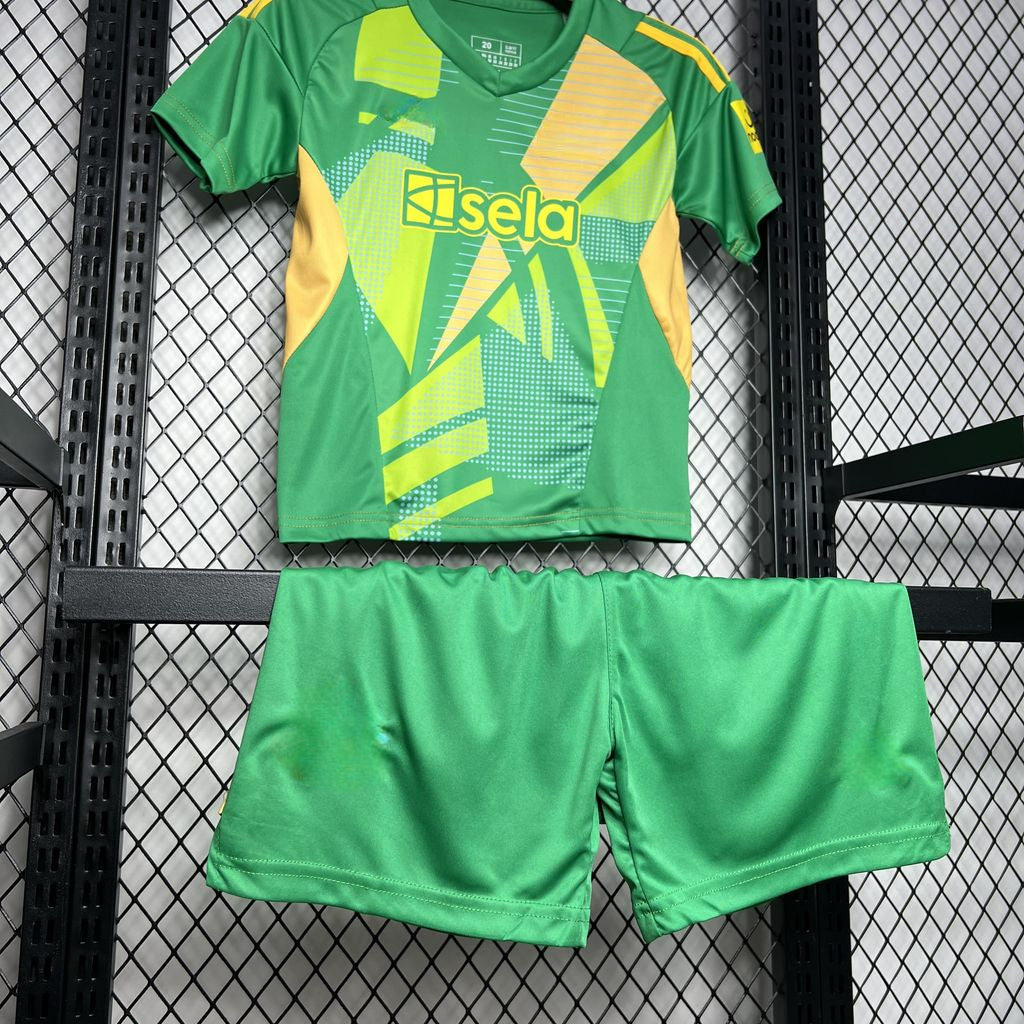 Newcastle 24-25 Goalkeeper Green Children’s Kit Personalizado