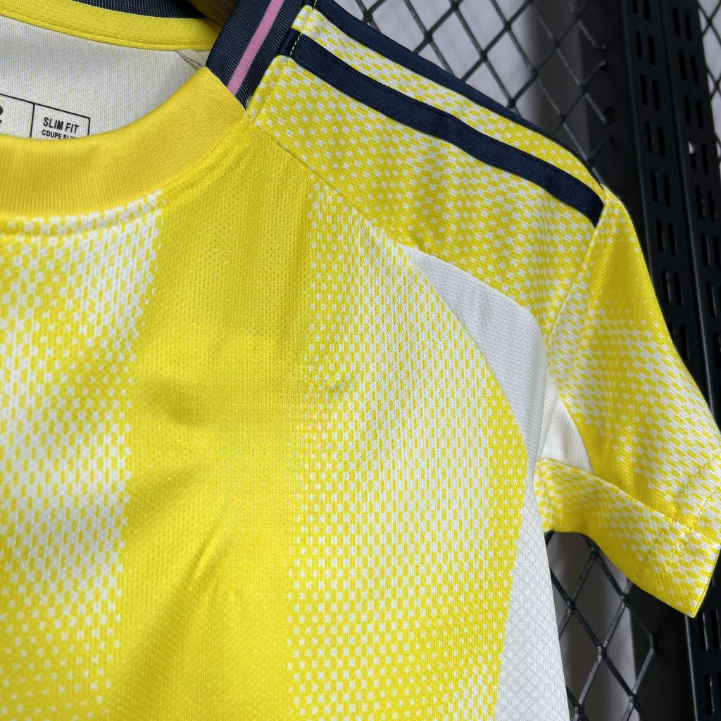 Juventus 24-25 Away Children’s Kit Personalizado