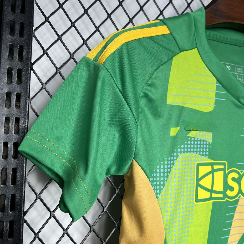 Newcastle 24-25 Goalkeeper Green Children’s Kit Personalizado