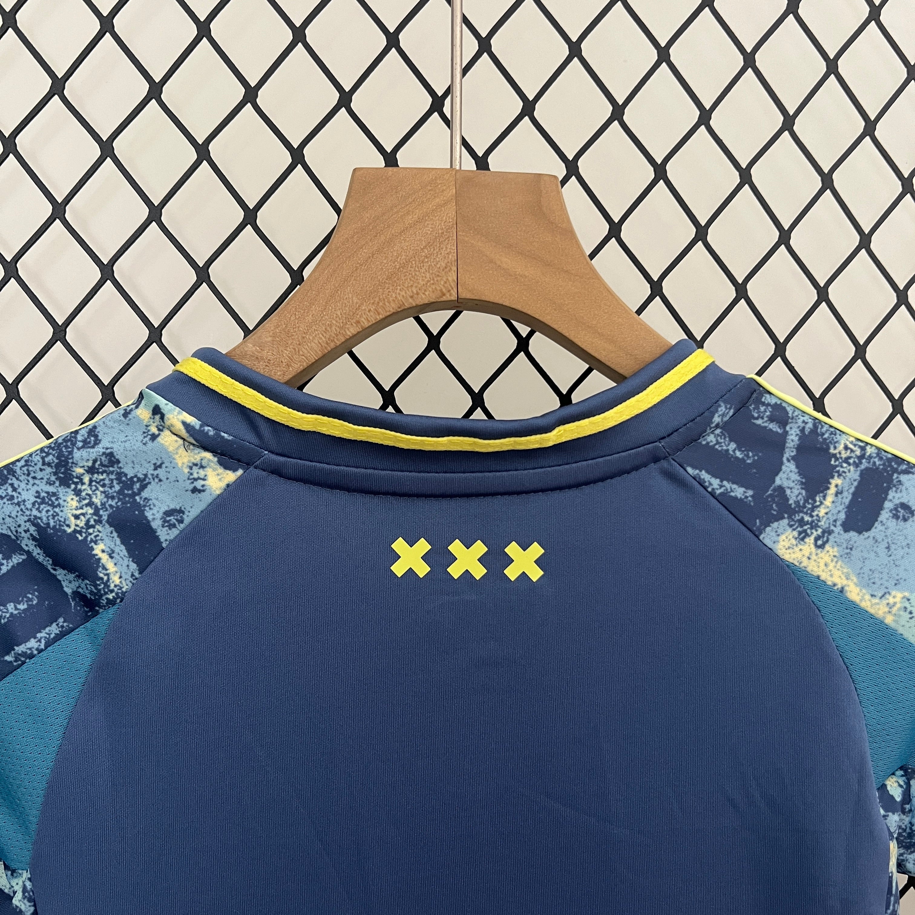 Ajax 24-25 Away Children’s Kit Parche Especial