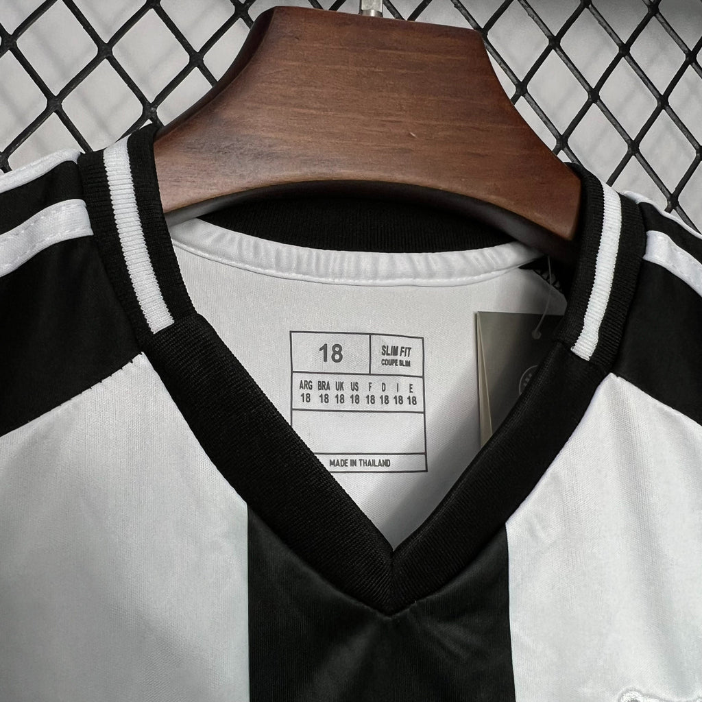 Newcastle 24-25 Home Children’s Kit Personalizado