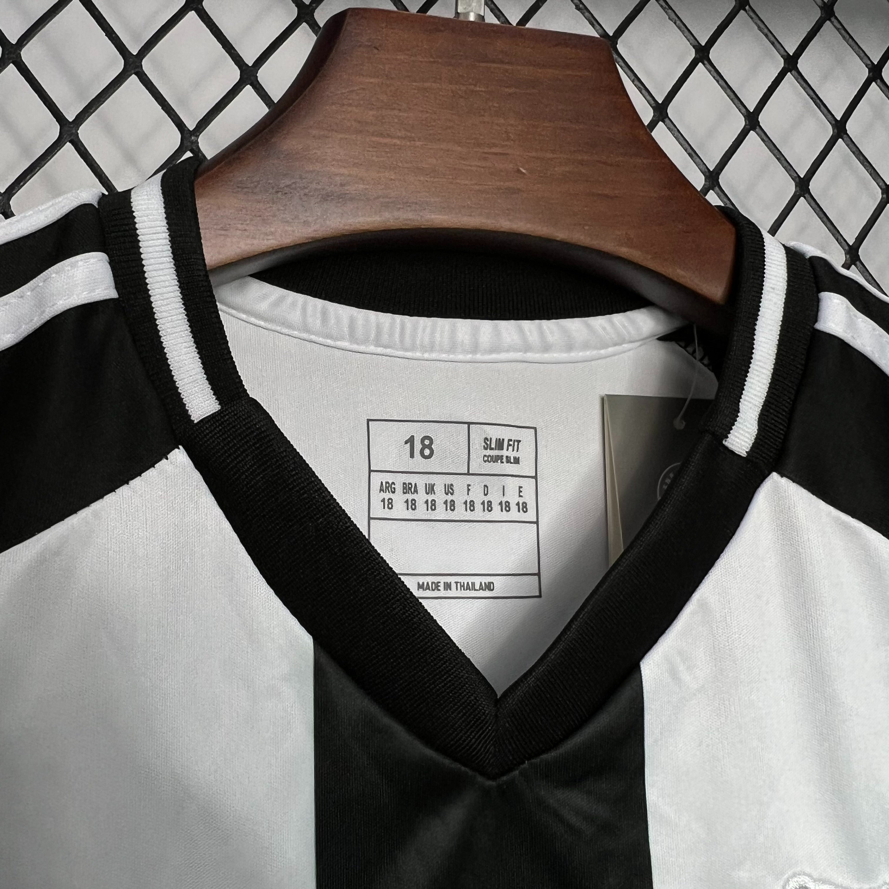 Newcastle 24-25 Home Children’s Kit Personalizado