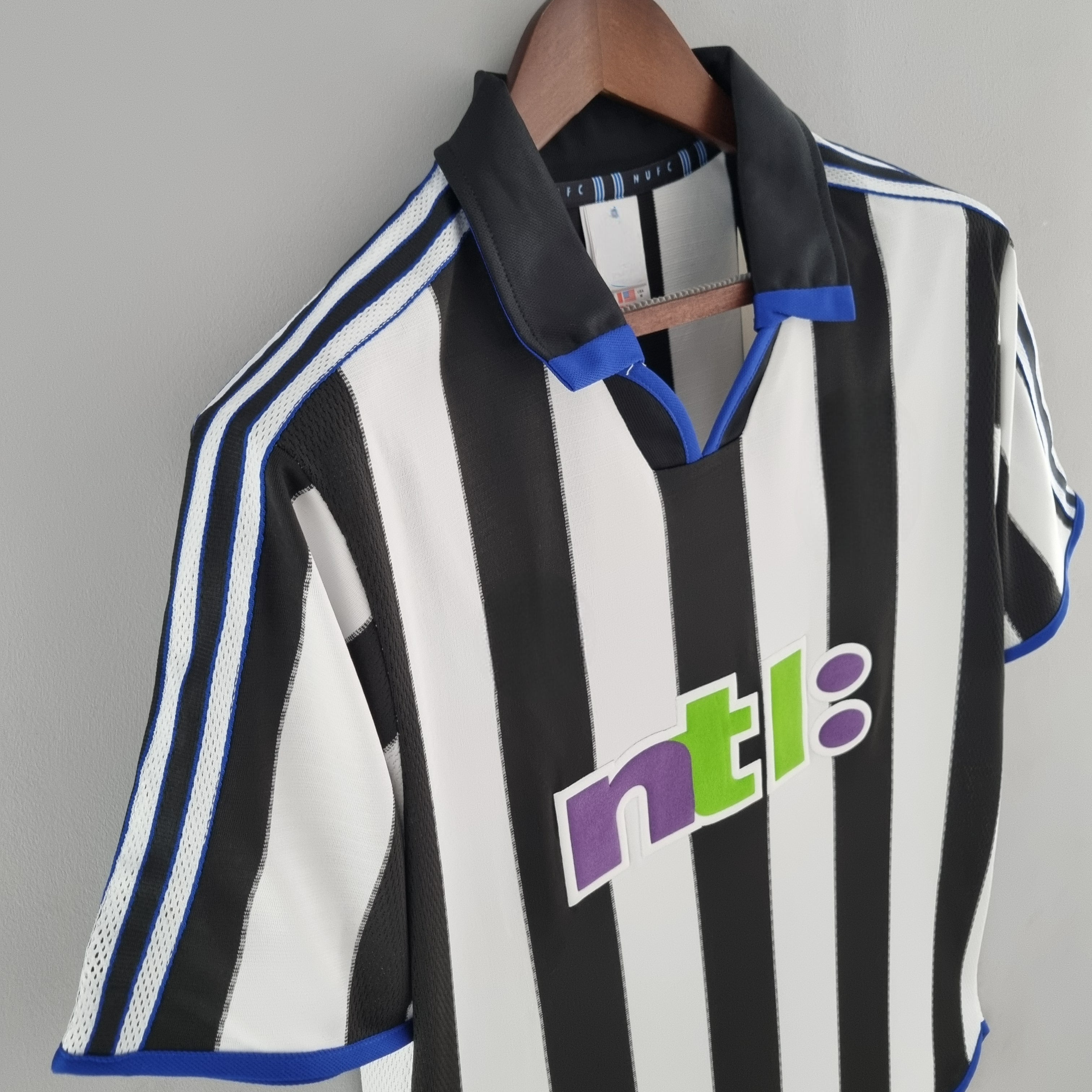 Camisola Newcastle 00-01, Principal (Retro)