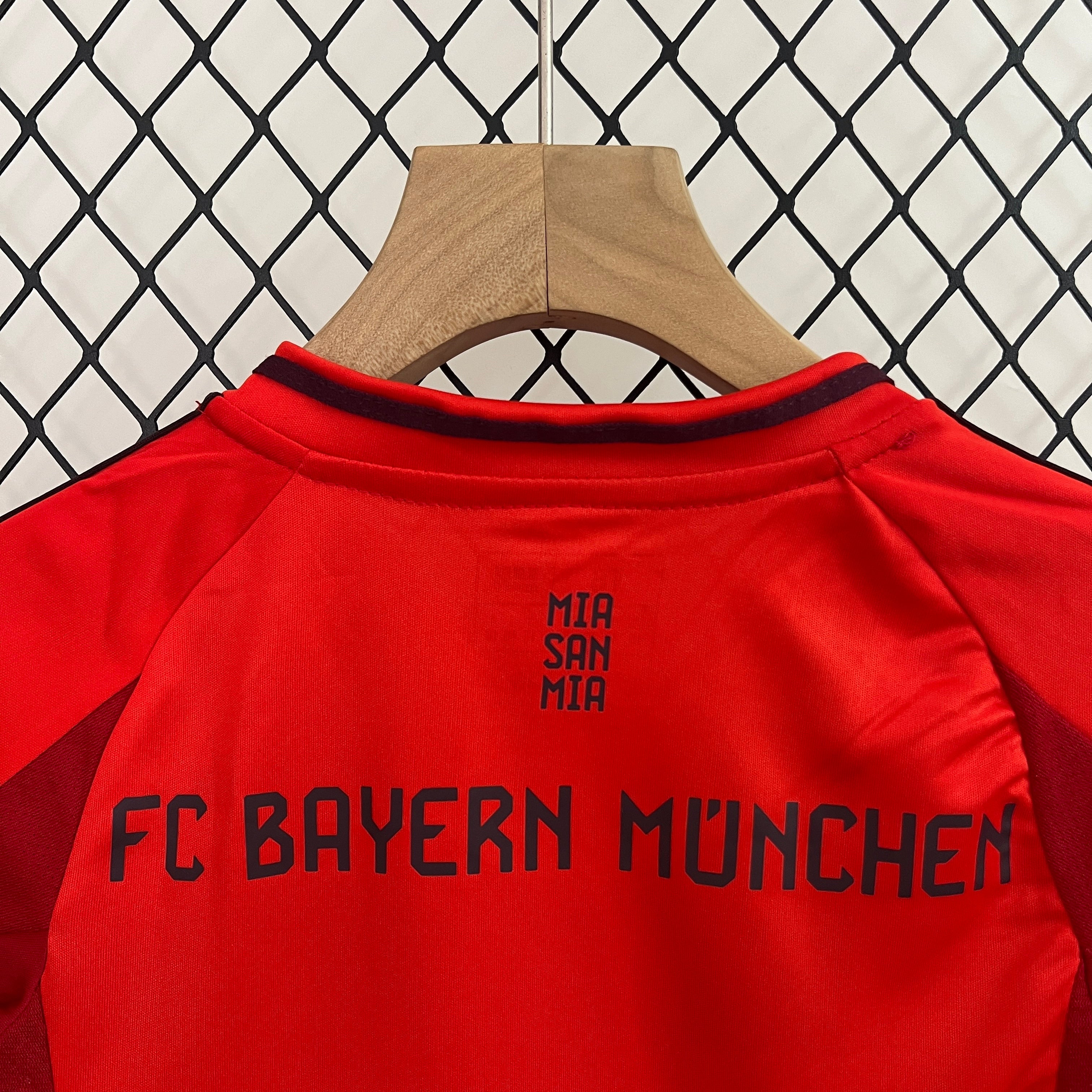 Bayern Munich 24-25 Home Children’s Kit Parche Especial