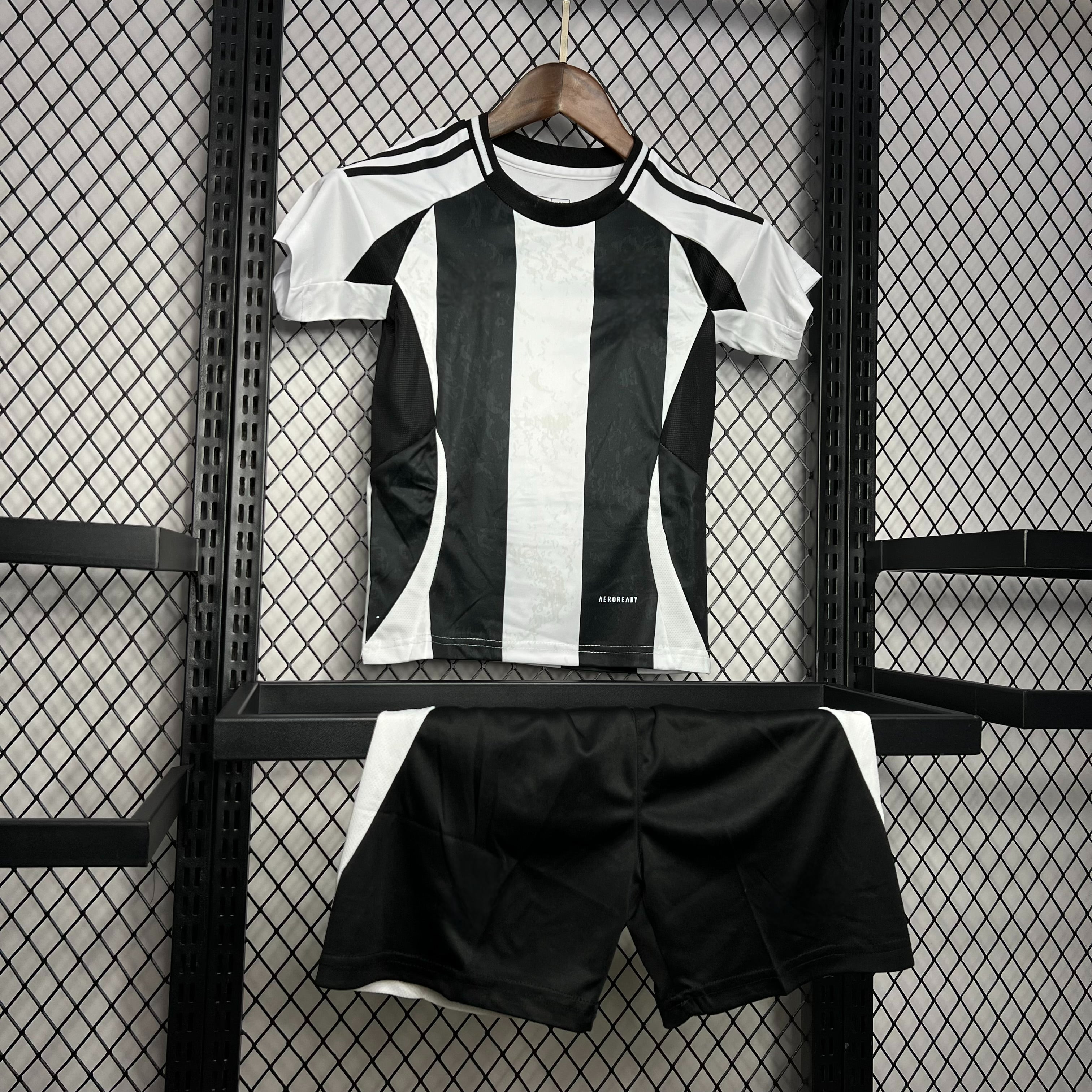 Juventus 24-25 Home Children’s Kit Personalizado