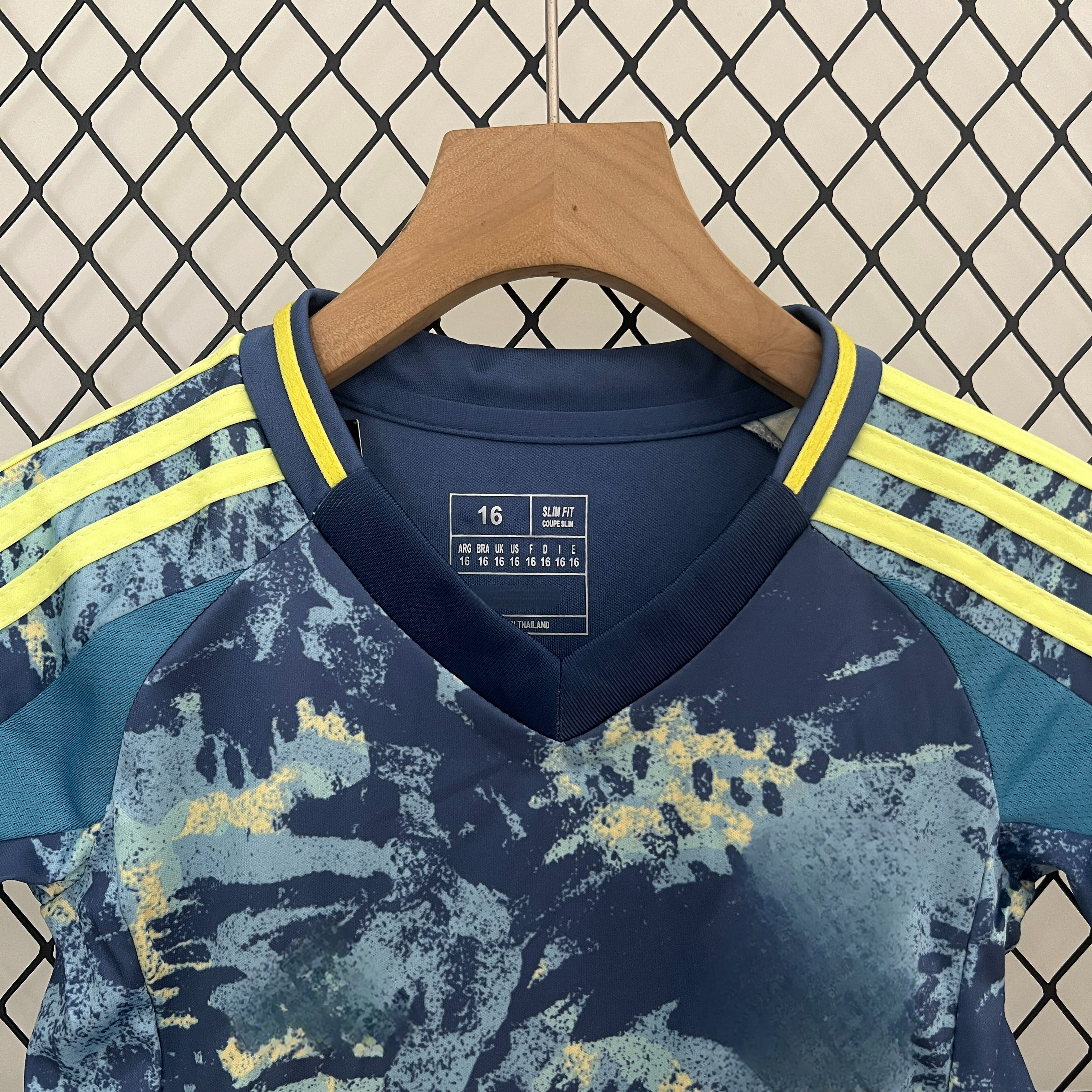 Ajax 24-25 Away Children’s Kit Parche Especial