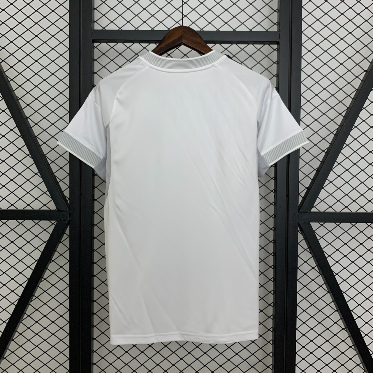 Camisola RM 25-26, Principal Feminina