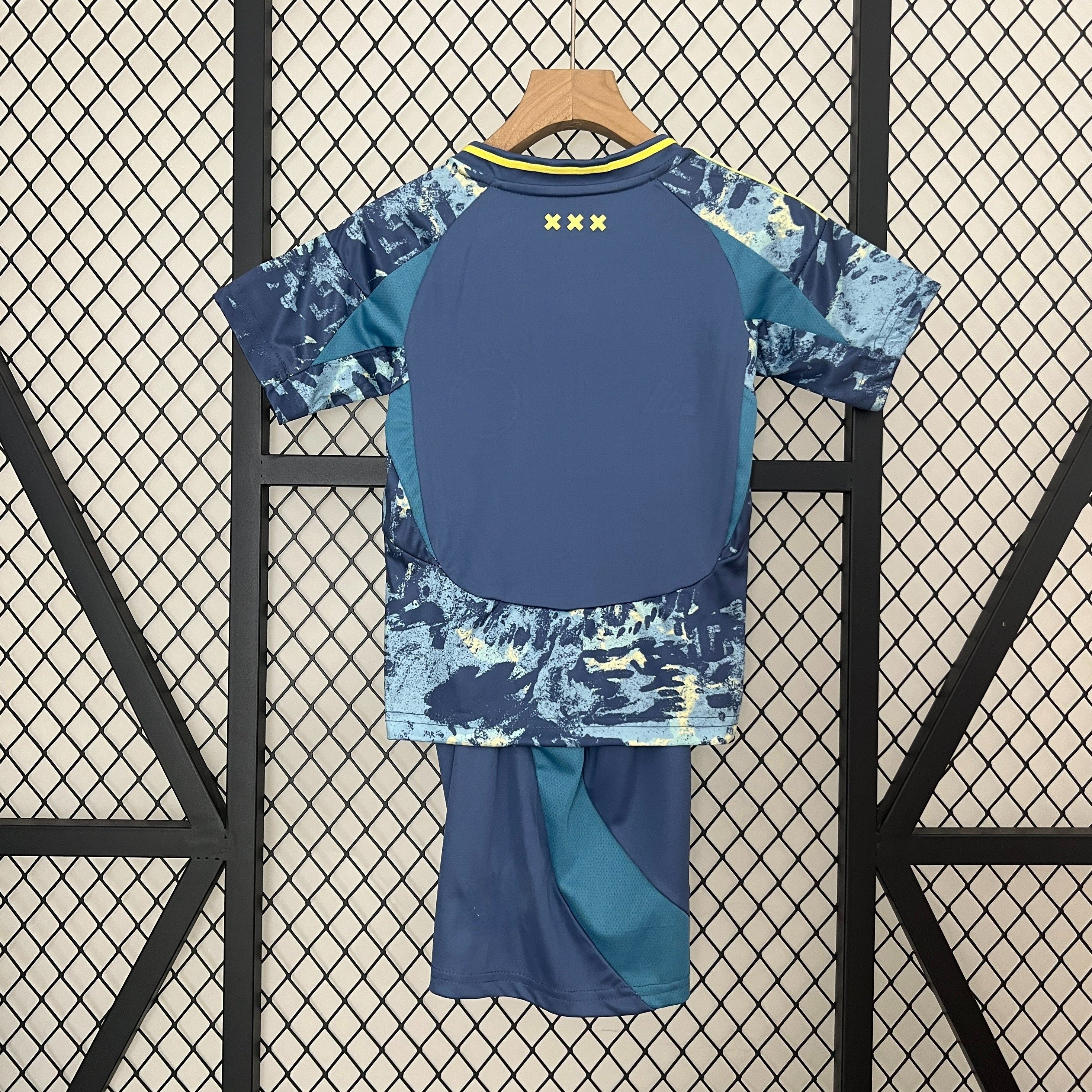 Ajax 24-25 Away Children’s Kit Parche Especial